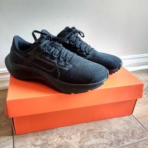 EUC Nike Air Zoom Pegasus 38
